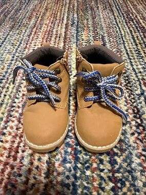 Gymboree Tan Kids Lace-Up Boots with Blue-White Laces